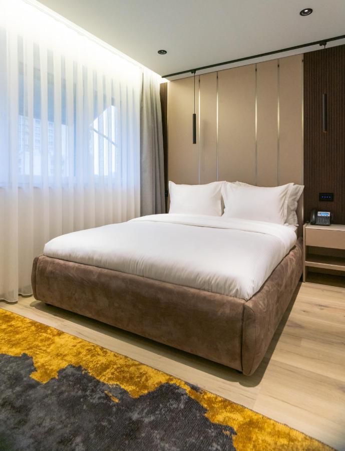 Emery Hotel Pristina Kültér fotó