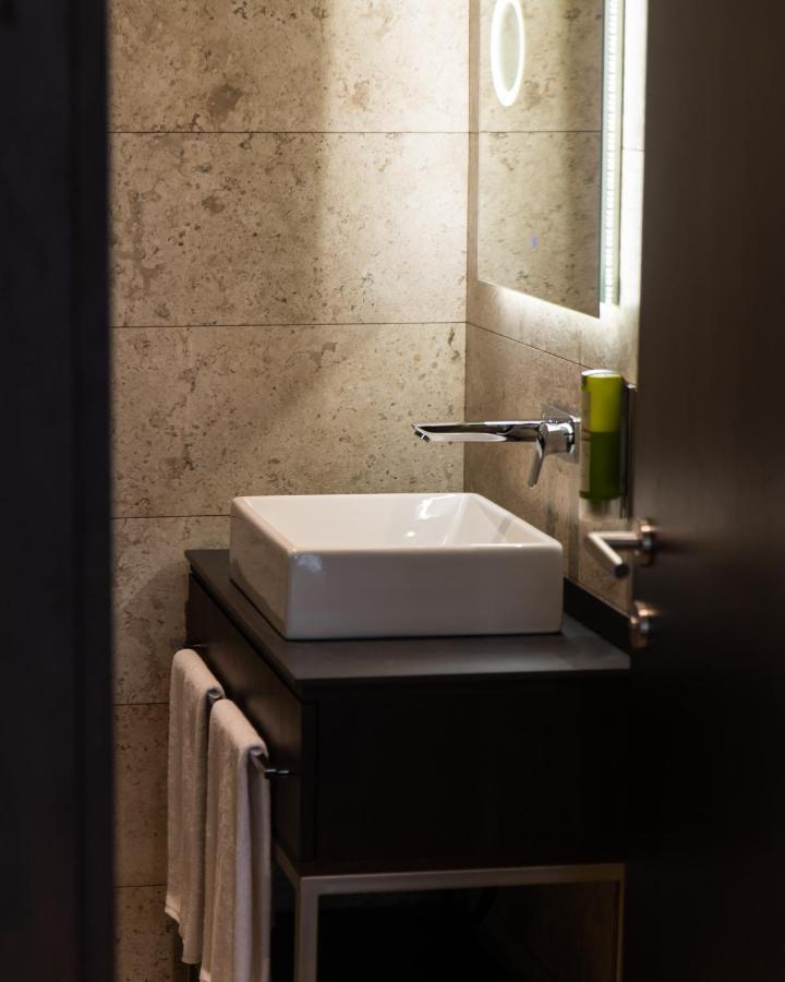 Emery Hotel Pristina Kültér fotó