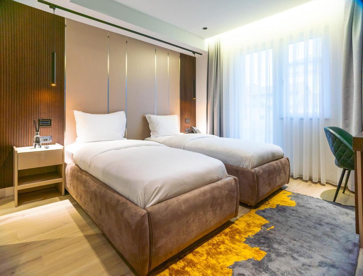 Emery Hotel Pristina Kültér fotó