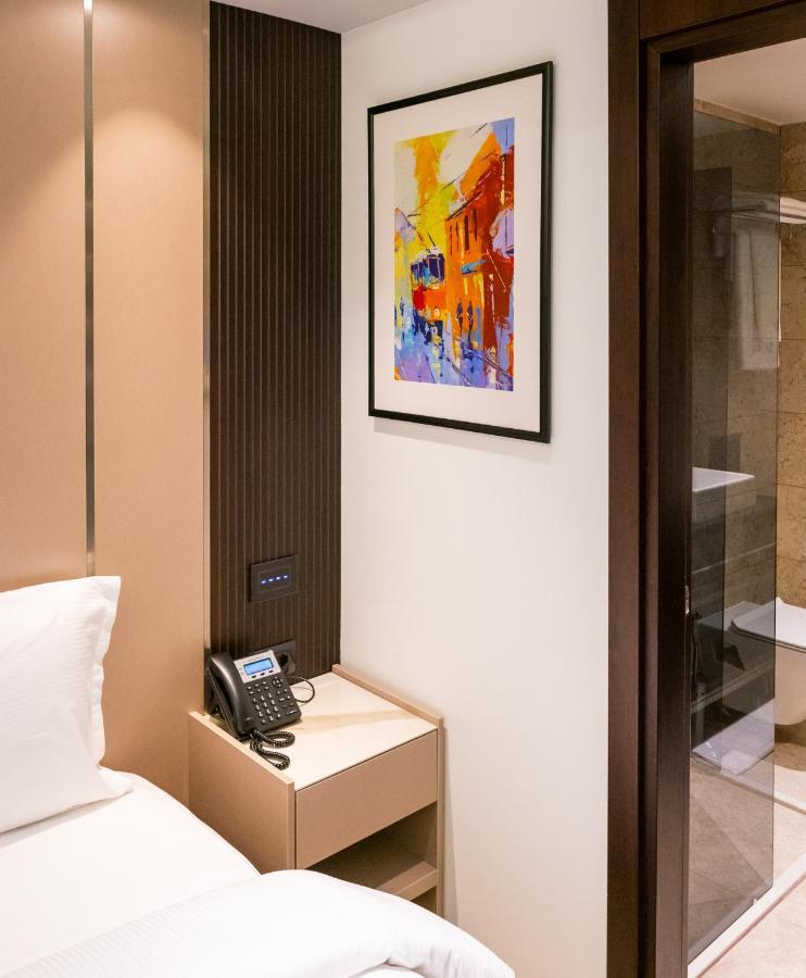 Emery Hotel Pristina Kültér fotó