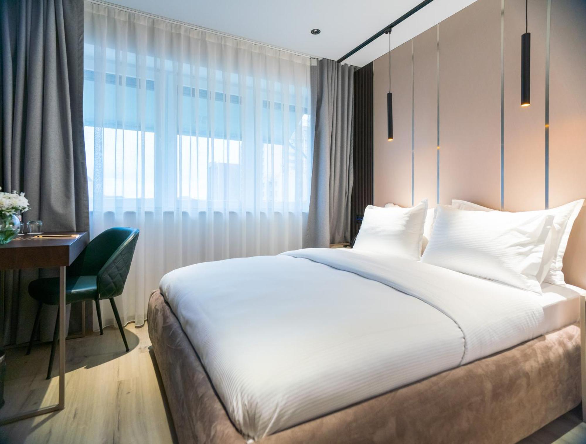 Emery Hotel Pristina Kültér fotó